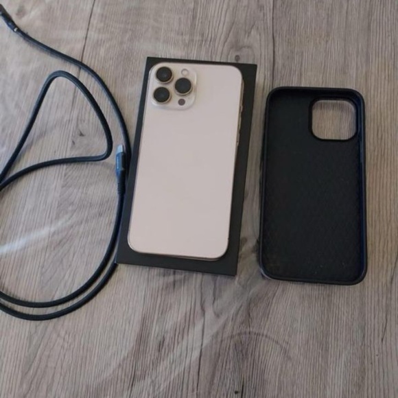 Phones - Picture 3 of 4